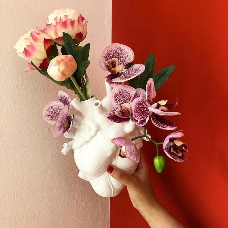 Heart-Shaped Resin Sculptural Desktop Vase MJ STORE
