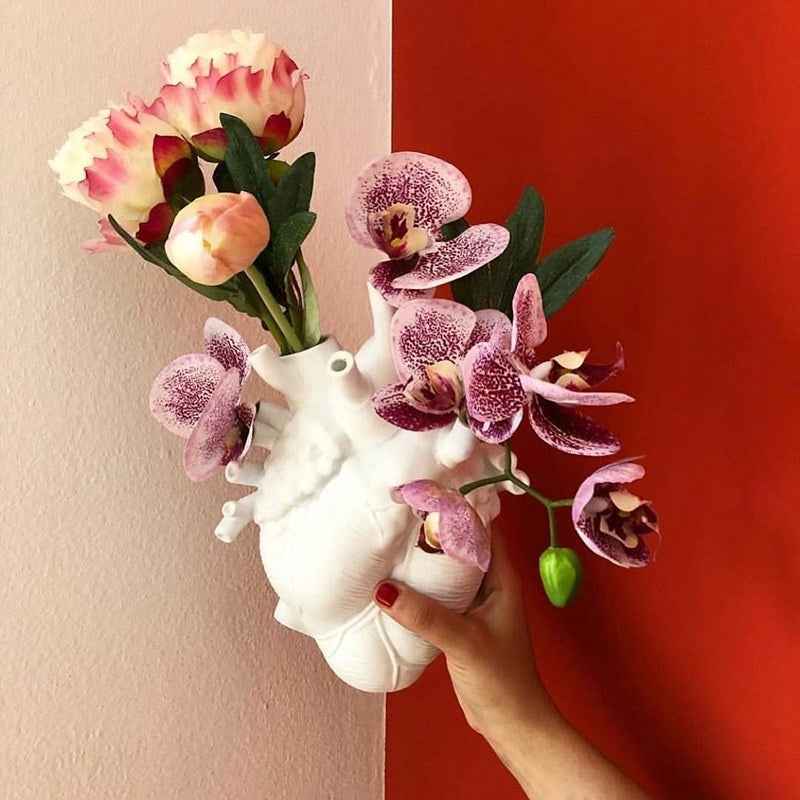 Heart-Shaped Resin Sculptural Desktop Vase MJ STORE